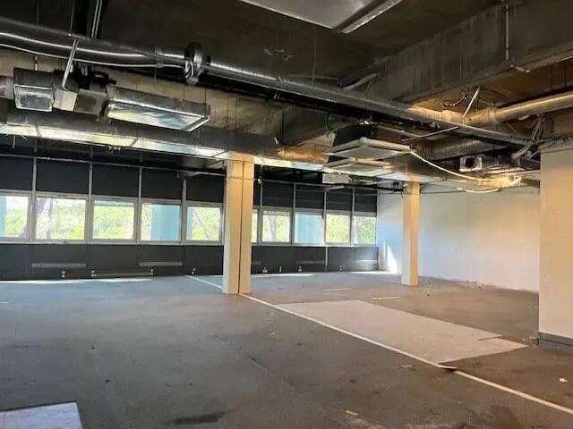 Office in Valbonne for lease - Building Photo - Image 3 of 11