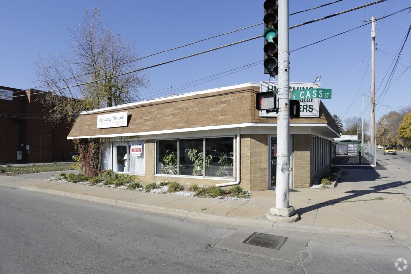 617 E Cass St, Joliet, IL 60432