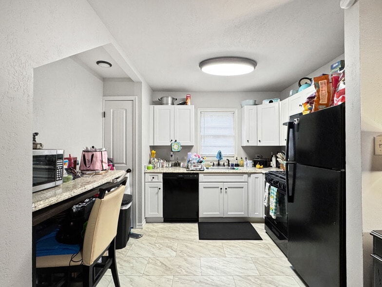 Amarillo Portfolio portfolio of 6 properties for sale on LoopNet.com - Interior Photo - Image 2 of 43