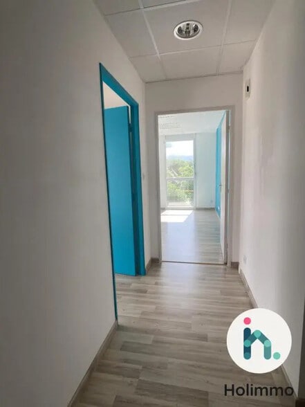 Office in Vannes for lease - Interior Photo - Image 2 of 22