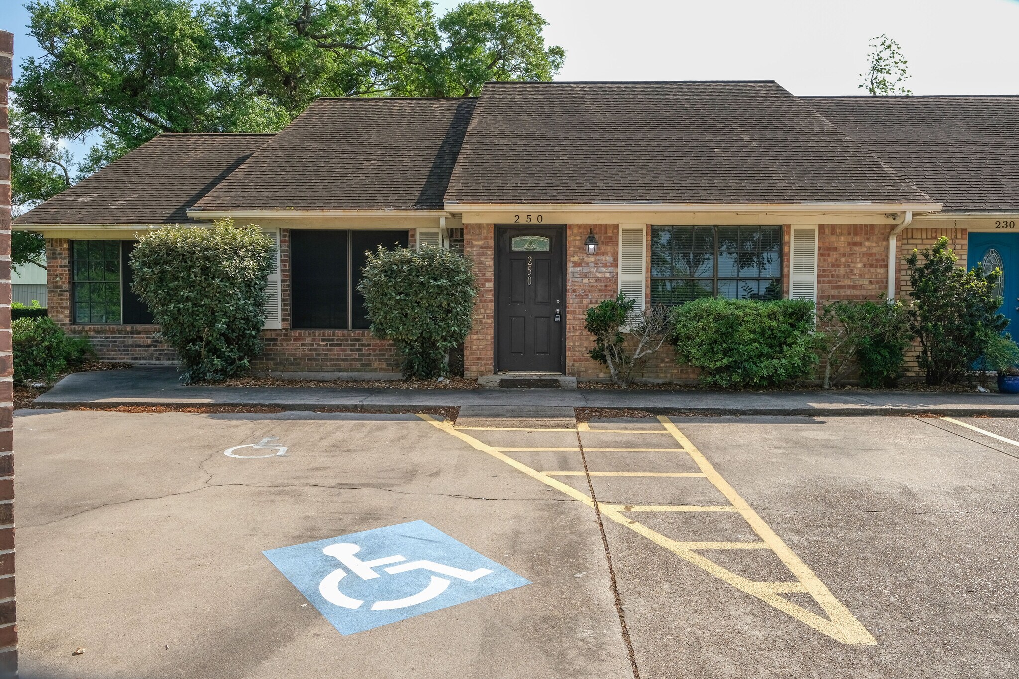 115 N Dixie Dr, Lake Jackson, TX for lease Primary Photo- Image 1 of 4