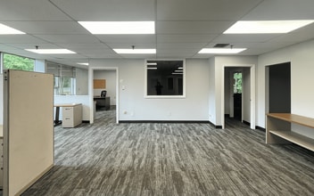 9 Britton Dr, Bloomfield, CT for lease Interior Photo- Image 2 of 10