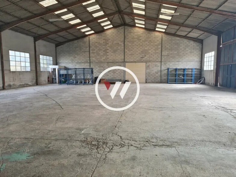 Industrial in Gardanne for lease - Interior Photo - Image 1 of 3