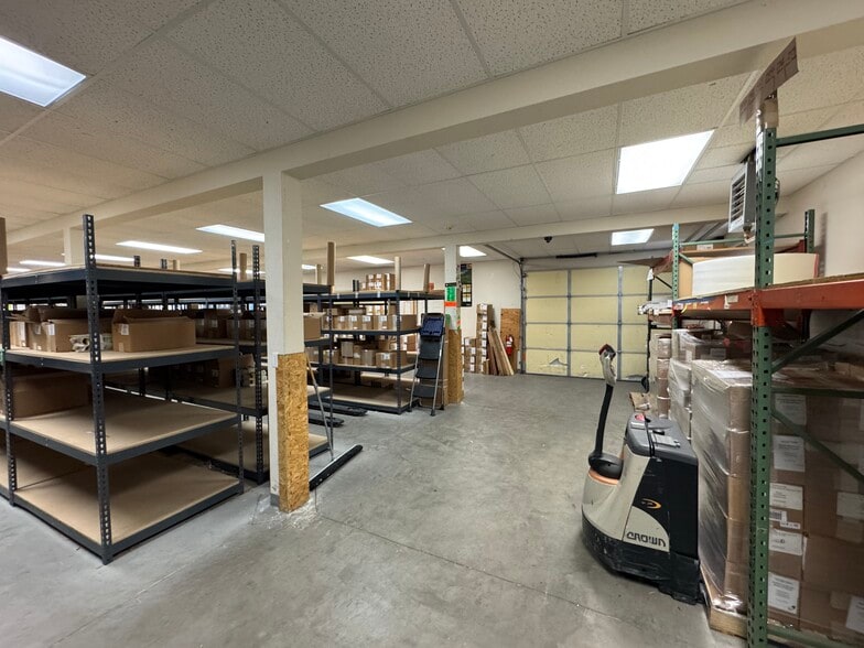 210-212 Beaver Brook Canyon Rd, Evergreen, CO for sale - Interior Photo - Image 3 of 15