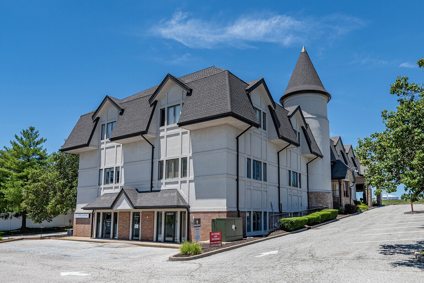 15480 Clayton Rd, Ballwin, MO 63011 The Wolf Building