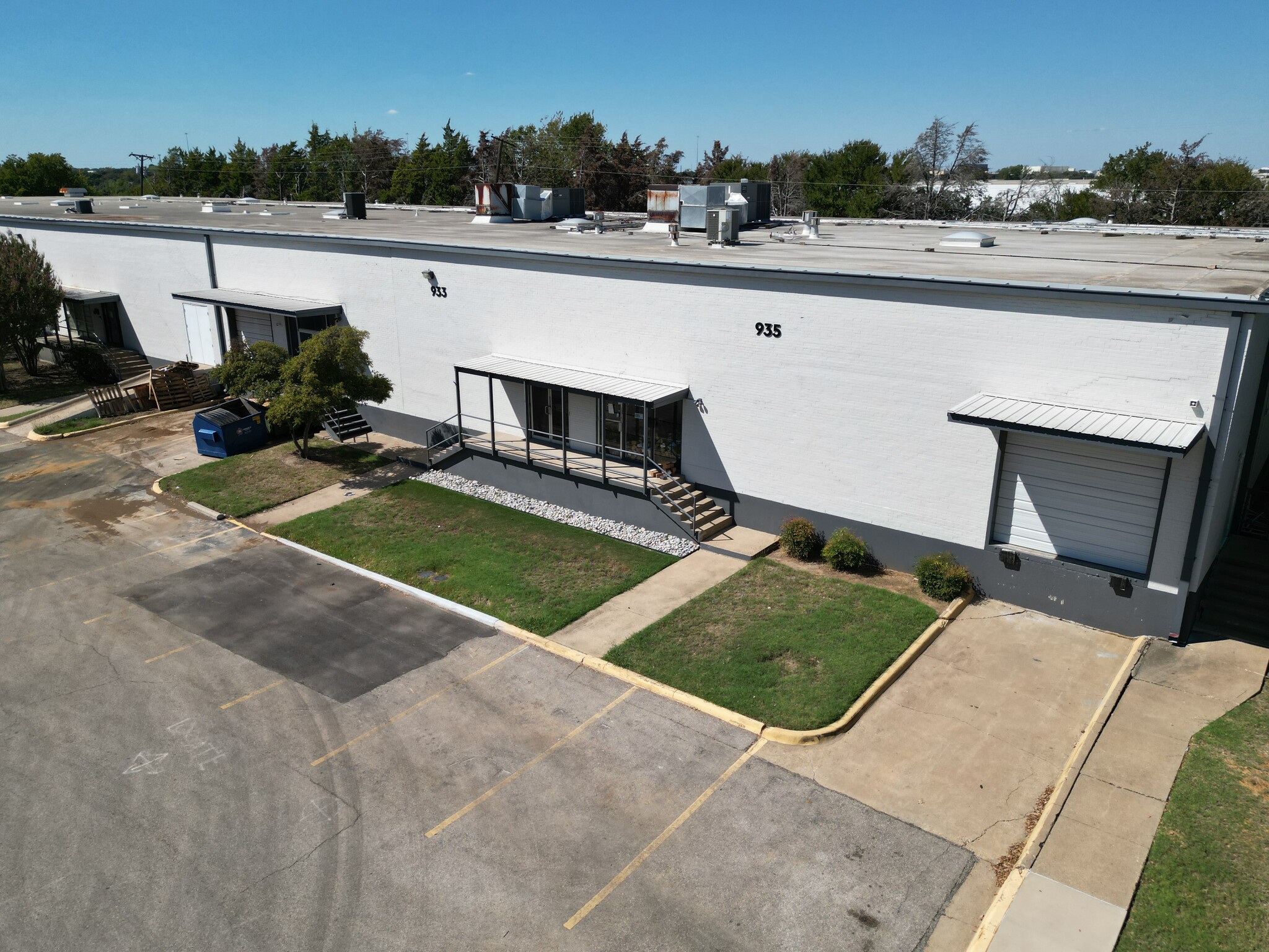 923-935 E Avenue J, Grand Prairie, TX for lease Building Photo- Image 1 of 4