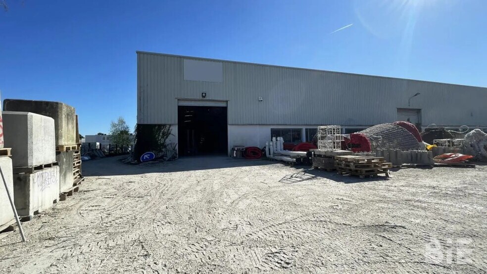 Flex in Pessac for lease - Building Photo - Image 1 of 5