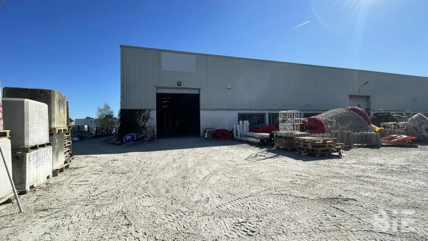 Flex in Pessac for lease Building Photo- Image 1 of 6