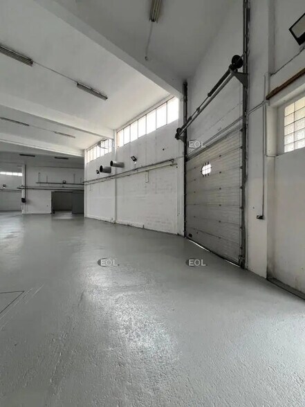 Flex in Marseille for lease - Interior Photo - Image 3 of 7