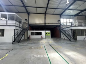 Flex in Saint-Priest for lease Interior Photo- Image 2 of 13