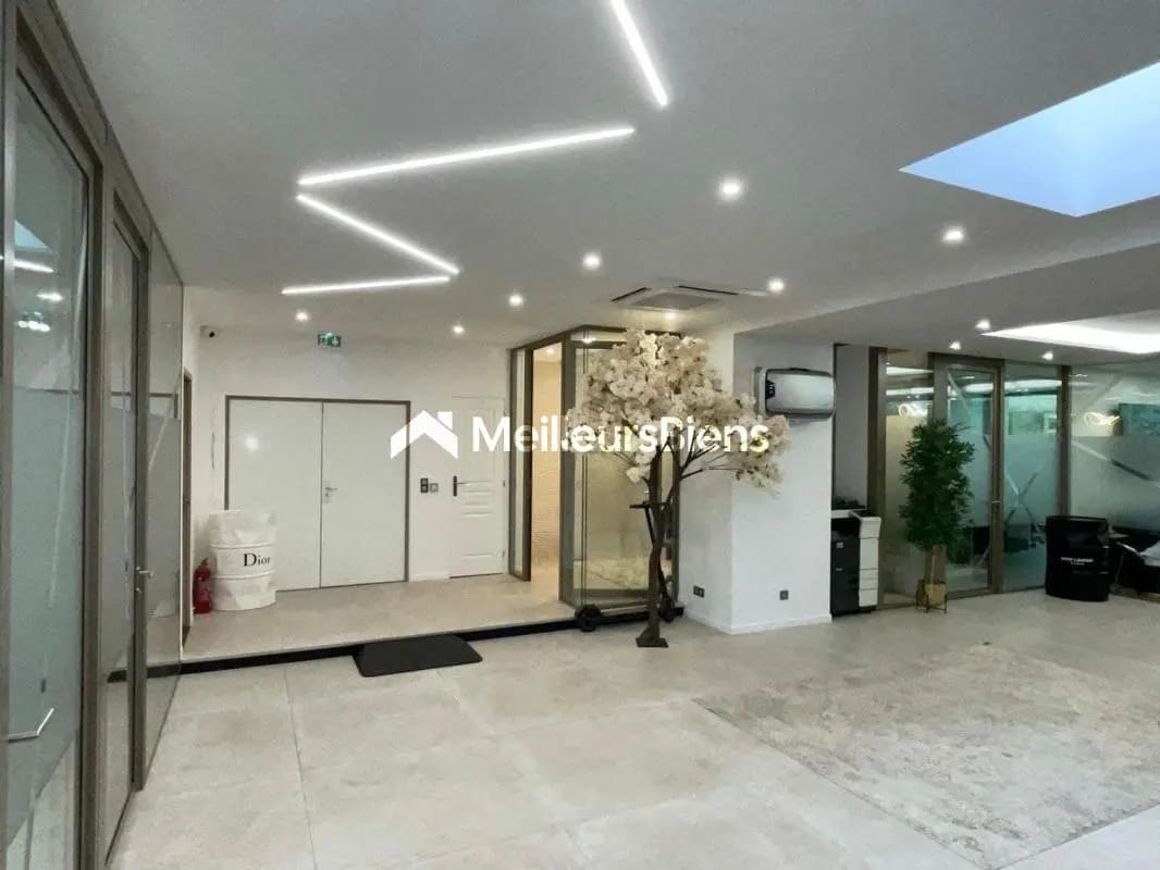 Office in Paris for sale Interior Photo- Image 1 of 12