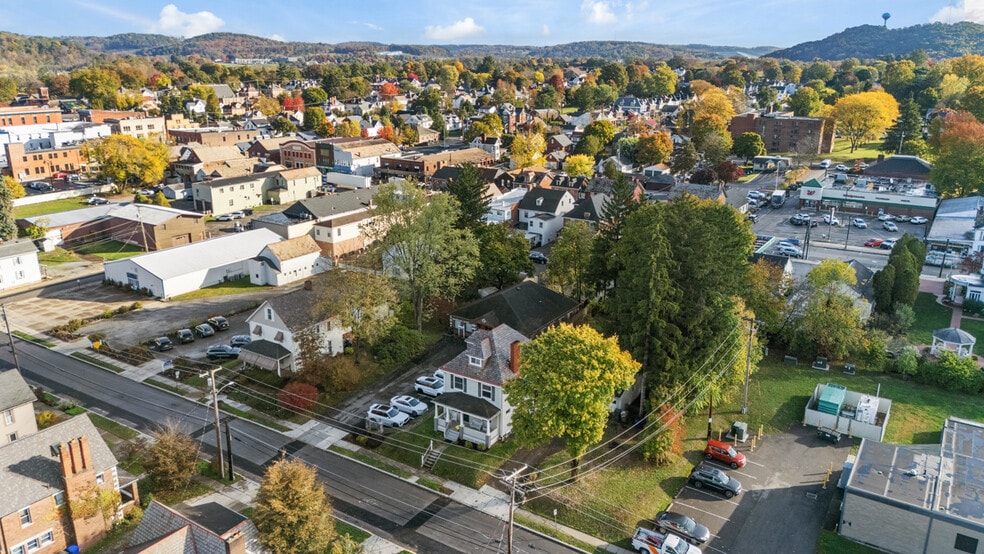 228 S Clay St, Zelienople, PA for sale - Aerial - Image 2 of 10
