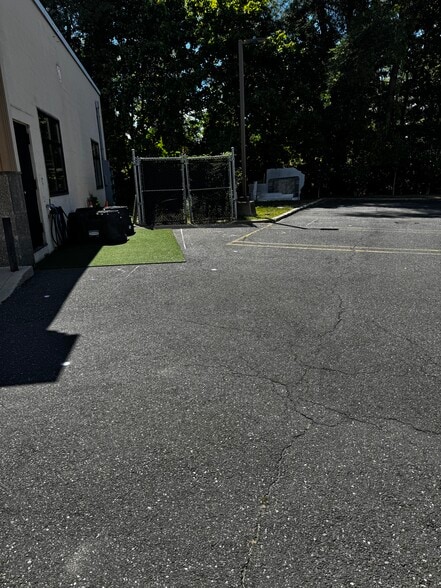 72-74 Cedar Swamp Rd, Glen Cove, NY for sale - Building Photo - Image 3 of 11