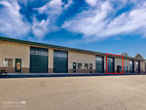 20720 High Desert Ln, Bend, OR for lease Building Photo- Image 2 of 3