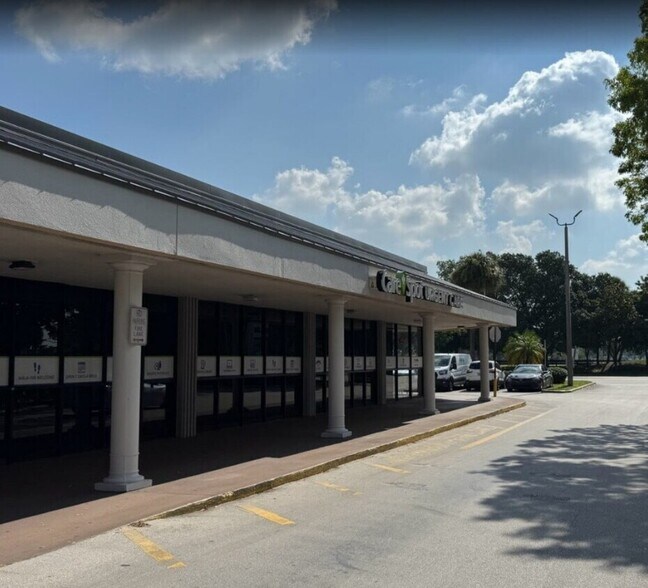 18600-18760 NW 67th Ave, Miami Lakes, FL for lease - Building Photo - Image 3 of 19