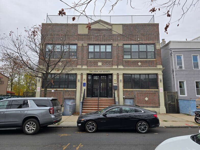 394 Hendrix St, Brooklyn, NY for lease - Building Photo - Image 1 of 30