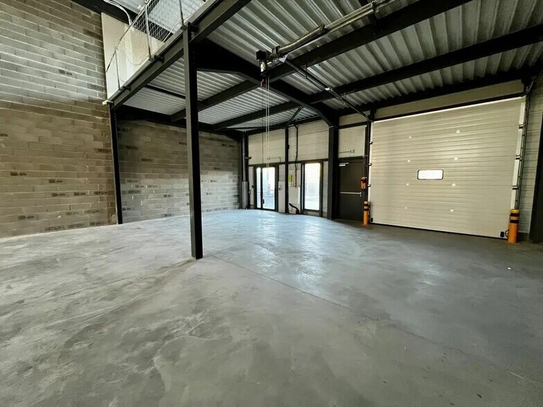 Flex in Vedène for lease - Interior Photo - Image 3 of 6