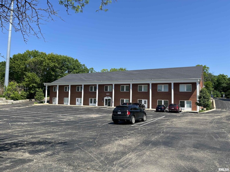 2001 W Willow Knolls Rd, Peoria, IL 61614 Willowbrook