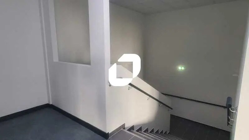 Office in Viarmes for lease - Interior Photo - Image 2 of 4