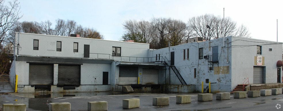 105 Valley St, East Providence, RI for sale - Primary Photo - Image 1 of 1