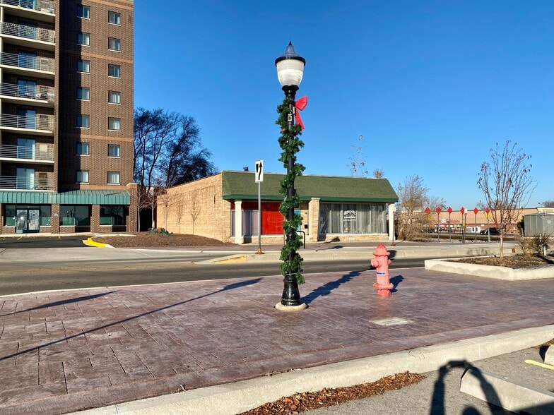 2 S Addison St, Bensenville, IL 60106