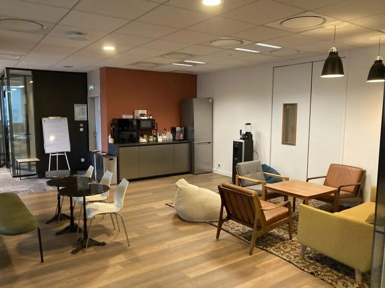 Office in Nantes for lease - Interior Photo - Image 2 of 7