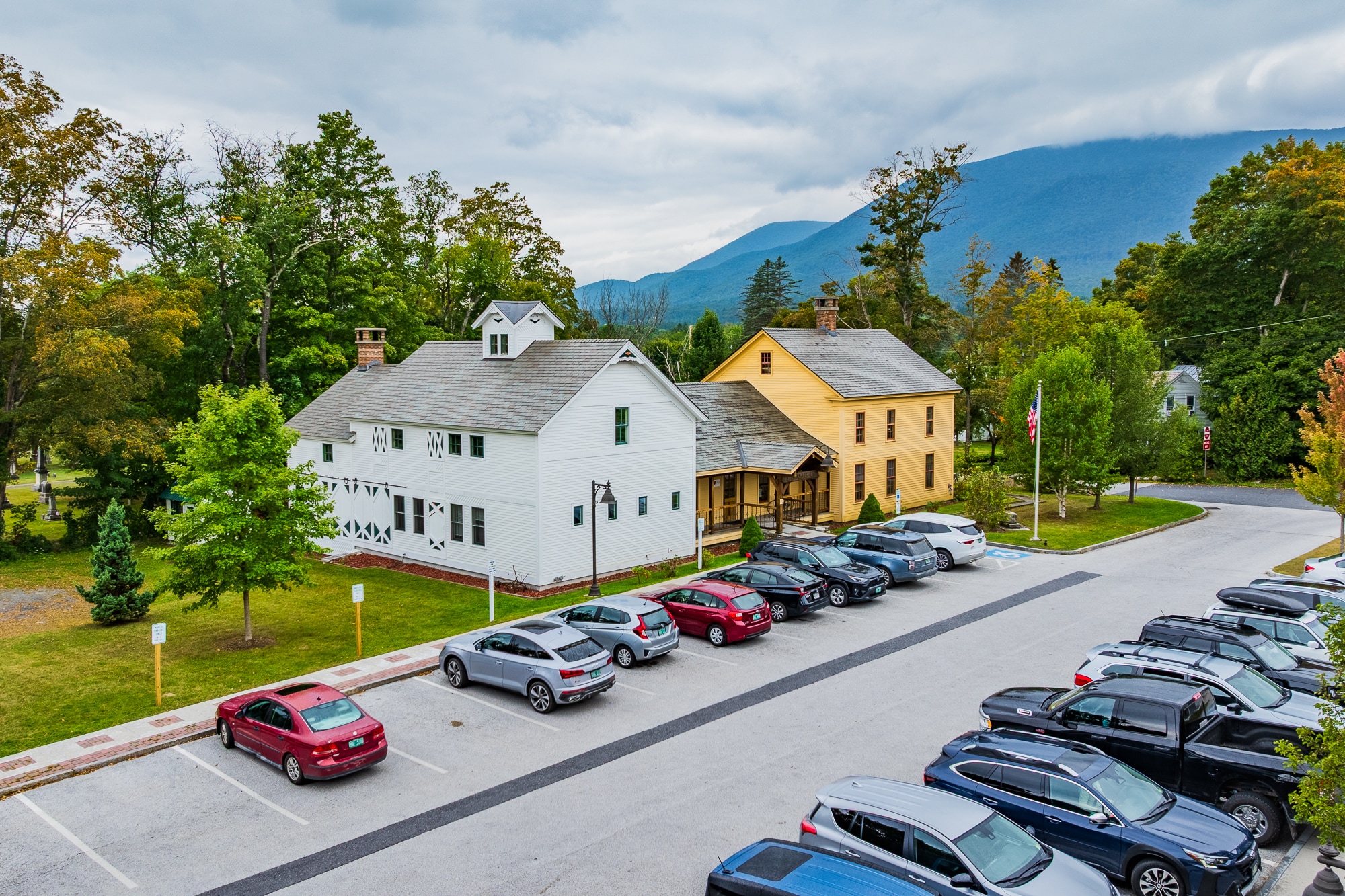 114 Cemetery Ave, Manchester Center, VT for sale Primary Photo- Image 1 of 51