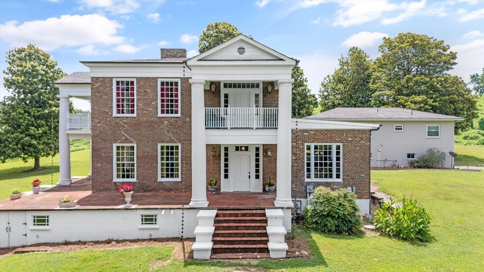 129-131 Elizabeth St, Athens, TN for sale - Primary Photo - Image 1 of 90