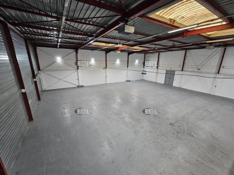 Flex in Ivry-sur-Seine for lease - Interior Photo - Image 3 of 7