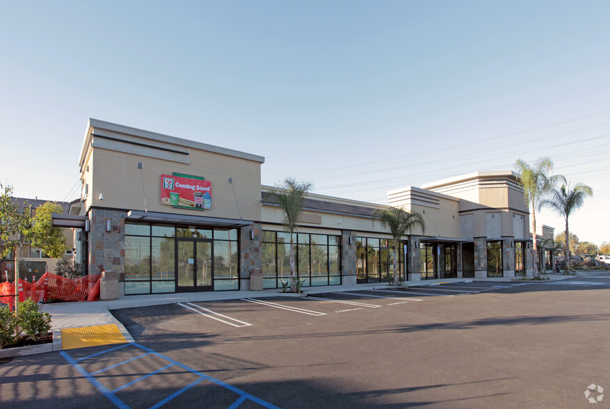 11126-11146 Del Amo Blvd, Lakewood, CA for lease - Building Photo - Image 1 of 29