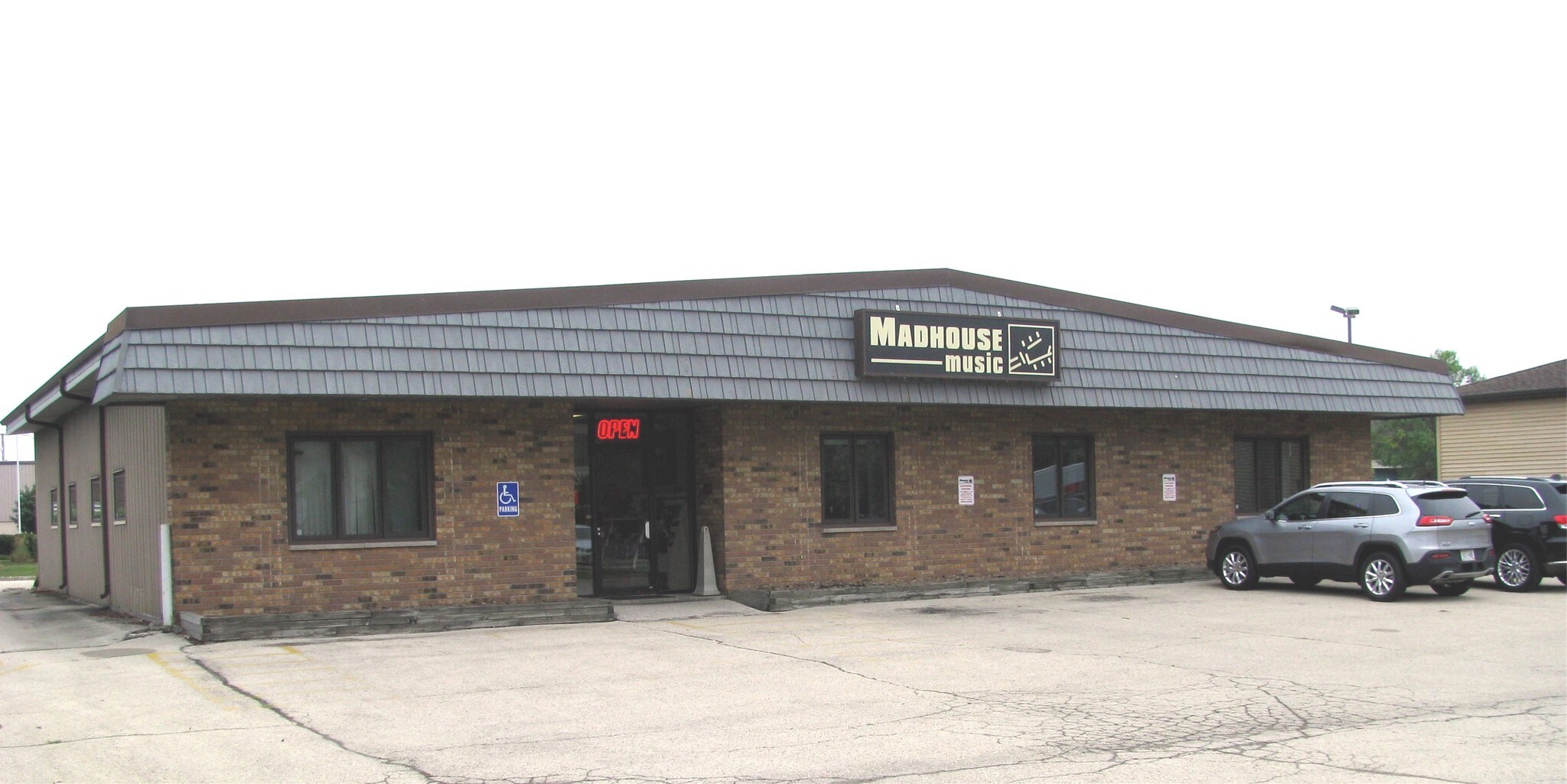 1929 Holmgren Way, Green Bay, WI for sale Primary Photo- Image 1 of 1