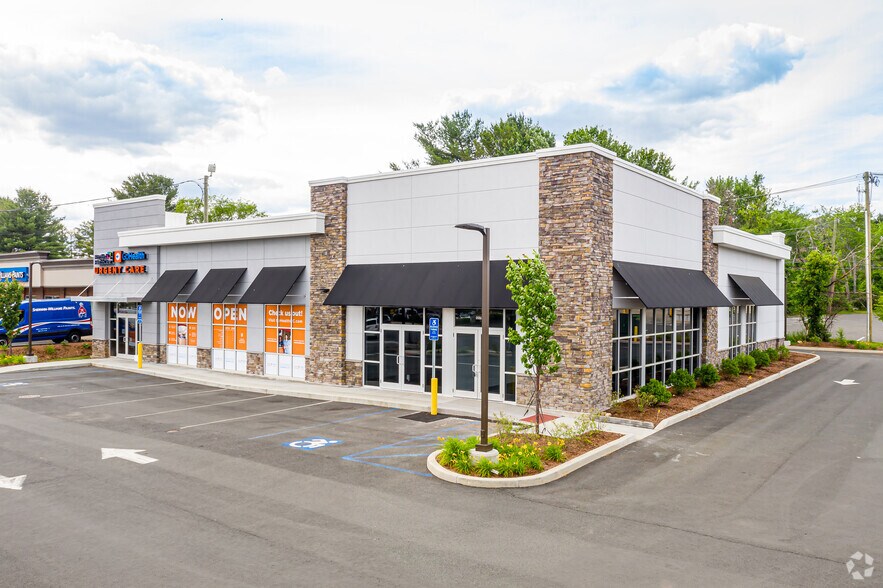 1215 Farmington Ave, Bristol, CT for lease - Primary Photo - Image 1 of 6