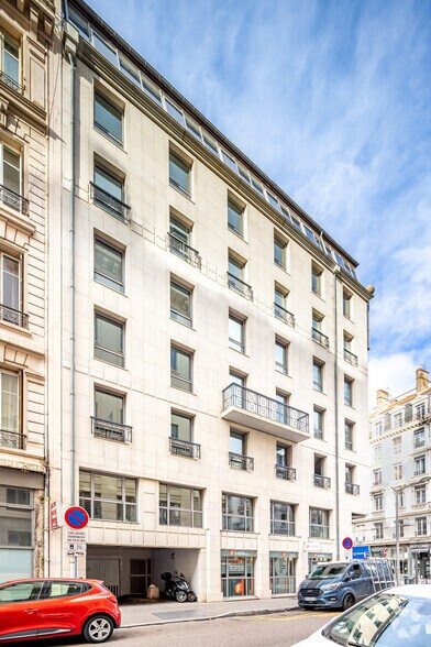 Retail in Lyon for lease - Building Photo - Image 3 of 3