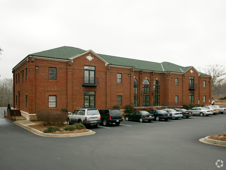 419 SE Main St, Simpsonville, SC for lease - Primary Photo - Image 1 of 38