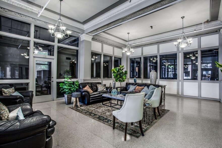 910 Houston St, Fort Worth, TX for sale - Lobby - Image 1 of 1