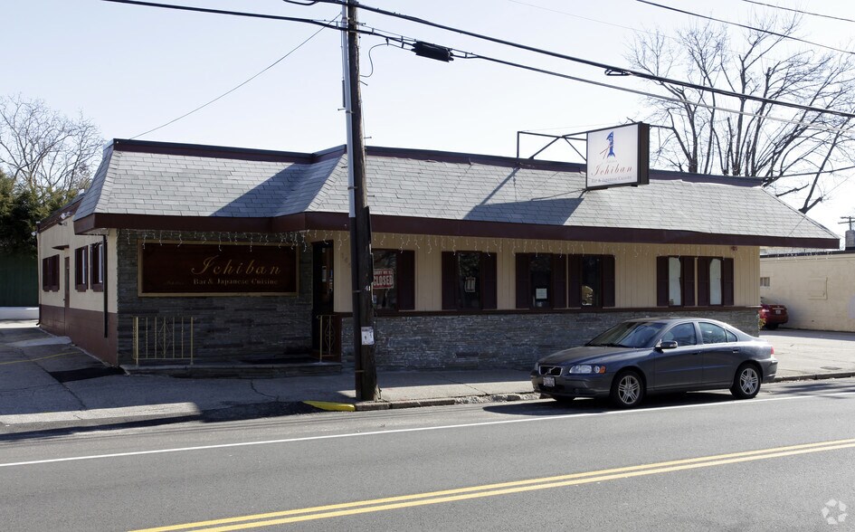 146 Gansett Ave, Cranston, RI for sale - Primary Photo - Image 1 of 1