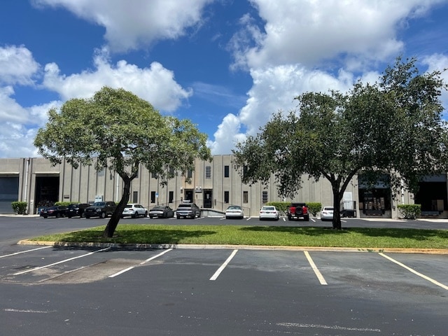 1721-1731 NW 33rd St, Pompano Beach, FL for lease Interior Photo- Image 1 of 2