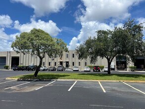 1721-1731 NW 33rd St, Pompano Beach, FL for lease Interior Photo- Image 1 of 2