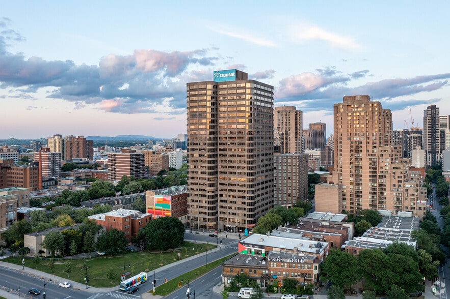 300 Rue Léo-Pariseau, Montréal, QC for lease - Primary Photo - Image 1 of 4