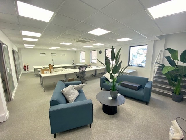 6 London Rd, Newbury for lease Interior Photo- Image 1 of 6