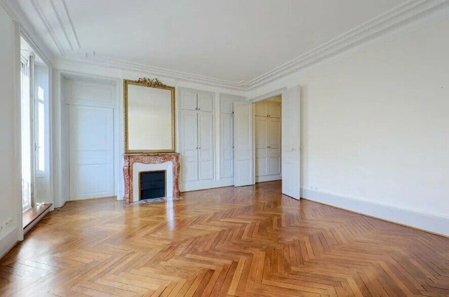 Office in Paris for lease - Interior Photo - Image 3 of 8