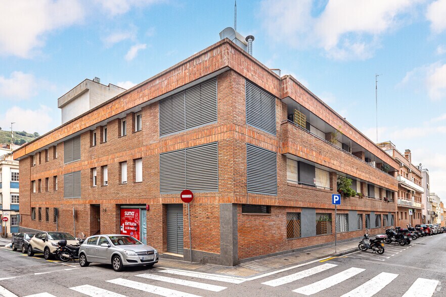 Carrer De Móra d'Ebre, 65, Barcelona, Barcelona for lease - Building Photo - Image 2 of 8