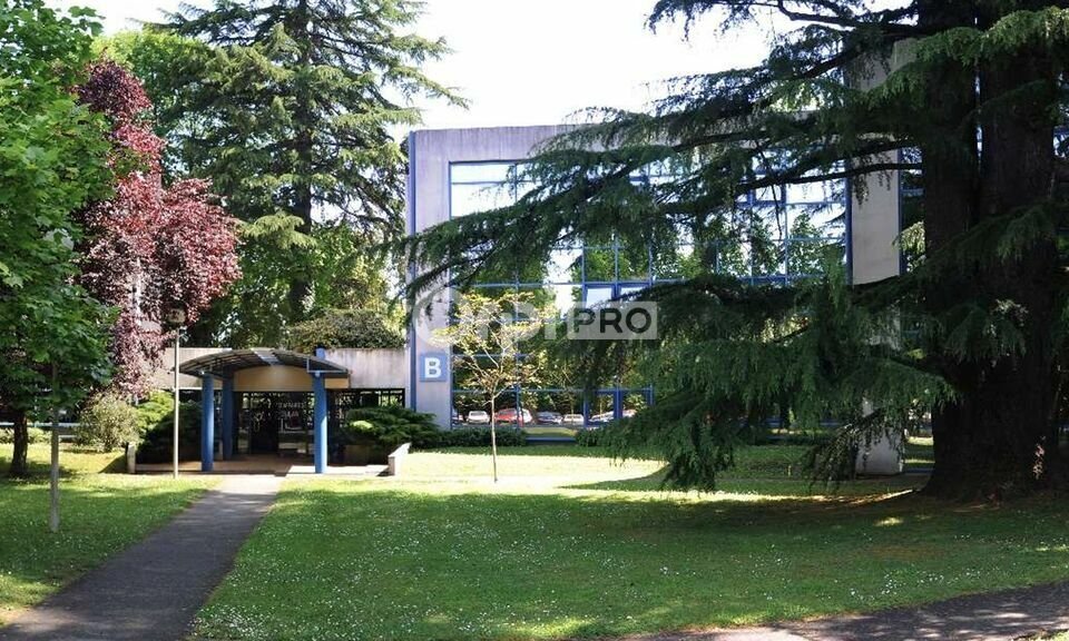 Office in Pau for lease Building Photo- Image 1 of 12