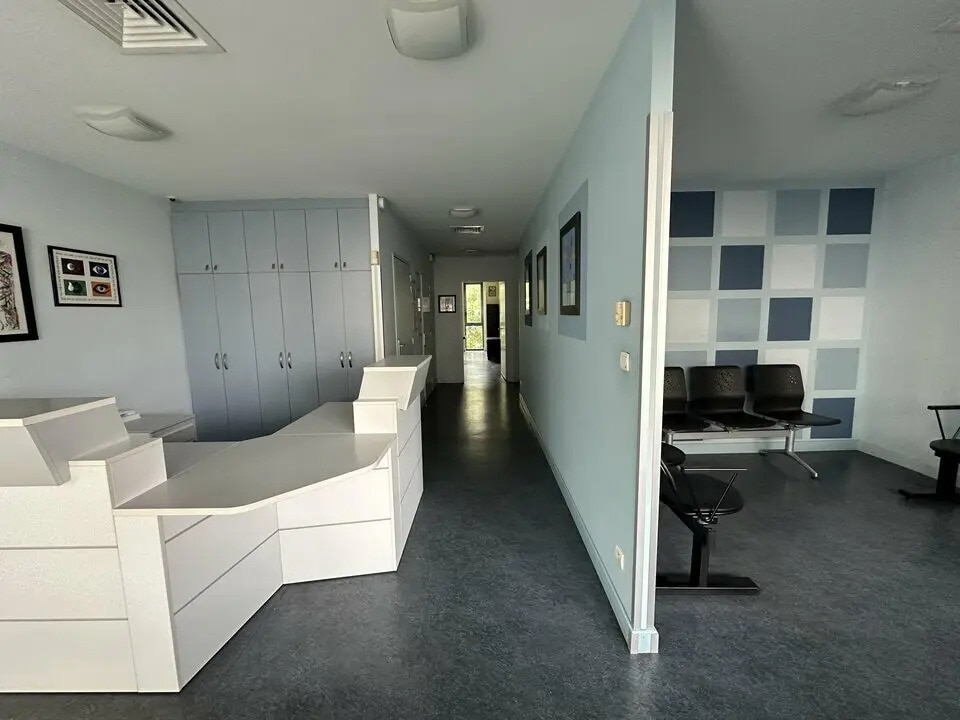 Office in Avignon for sale Interior Photo- Image 1 of 13