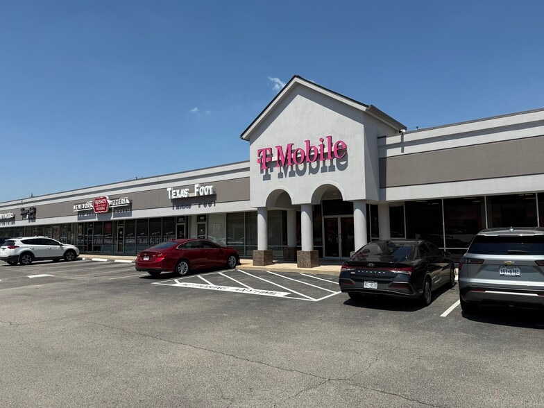 4738-4938 Beechnut St, Houston, TX for lease - Building Photo - Image 3 of 14