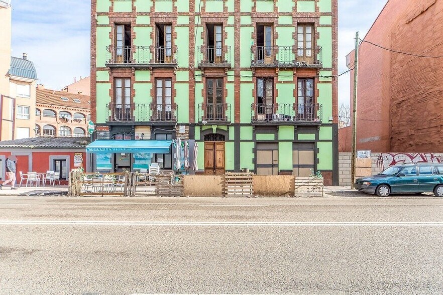 Retail in León, León for sale - Building Photo - Image 2 of 11