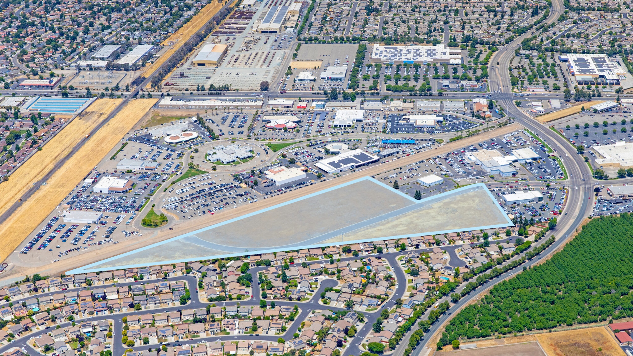 Valley Oak Residences | 193 Units portfolio of 3 properties for sale on LoopNet.com Building Photo- Image 1 of 6