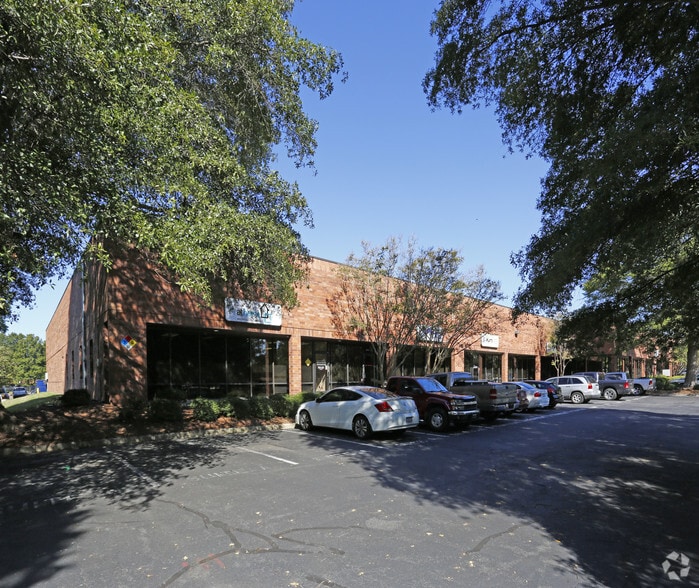 8334 Arrowridge Blvd, Charlotte, NC for lease - Building Photo - Image 2 of 11