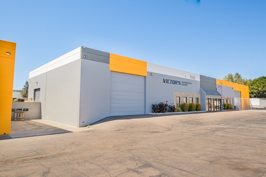7054 Carroll Rd, San Diego, CA for lease - Building Photo - Image 2 of 4
