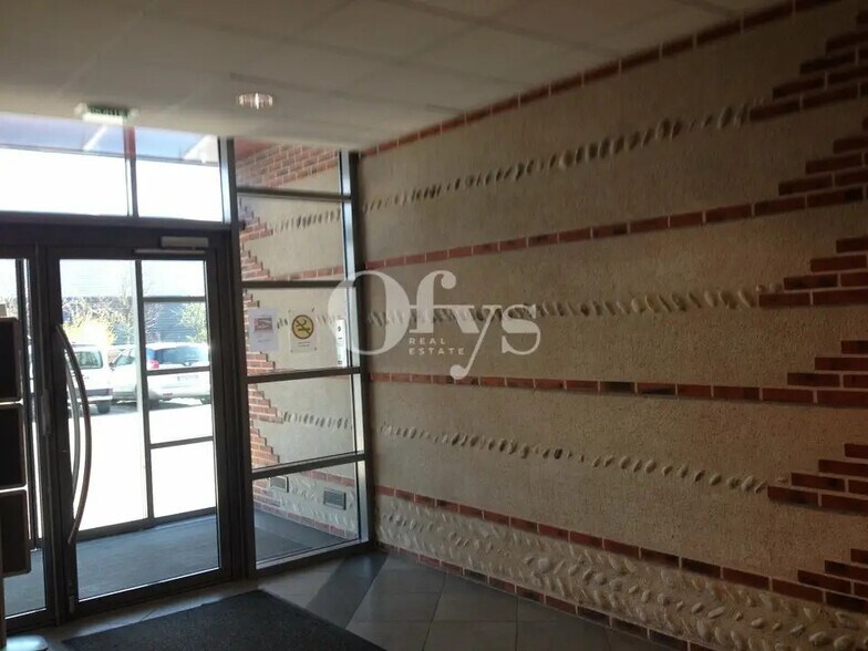Office in Bourg-en-Bresse for lease - Lobby - Image 3 of 17